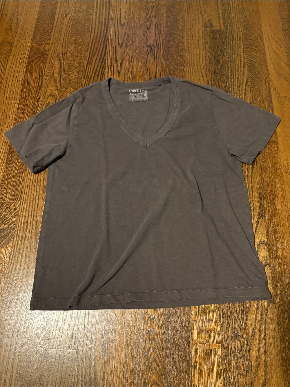 Faherty Short Sleeve V-Neck Tee in Charcoal